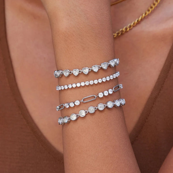 Tennis bracelet with cubic zirconia stones
