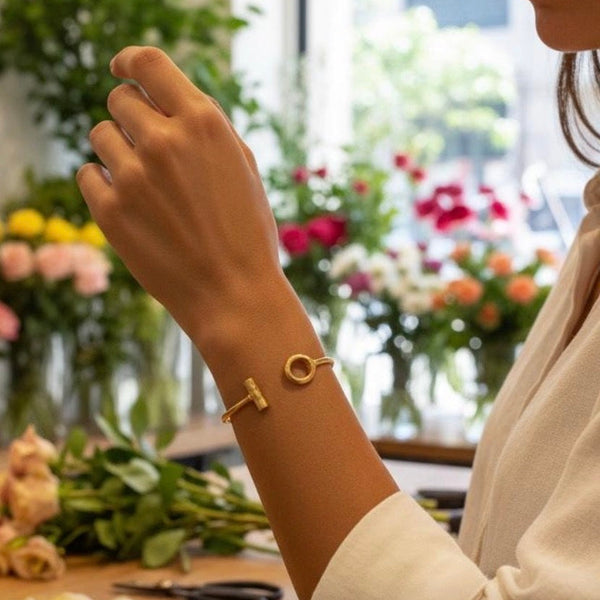 T bar bracelet