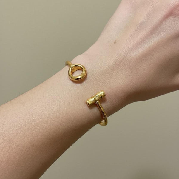 T bar bracelet